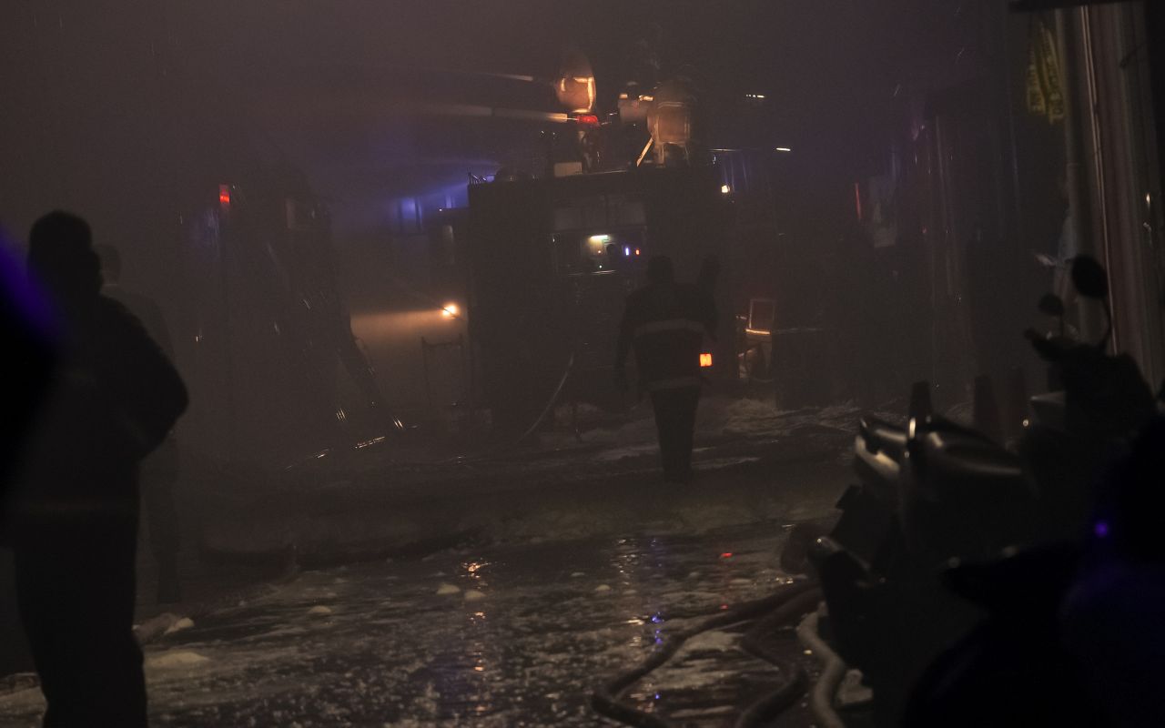 ފޮޓޯ: އިއްޒުއްދީން މަގުގައި ހުރި ގުދަނެއް ރޯވެ އަޅިއަށް