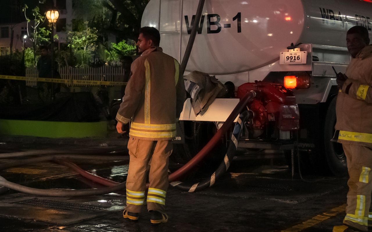 ފޮޓޯ: އިއްޒުއްދީން މަގުގައި ހުރި ގުދަނެއް ރޯވެ އަޅިއަށް