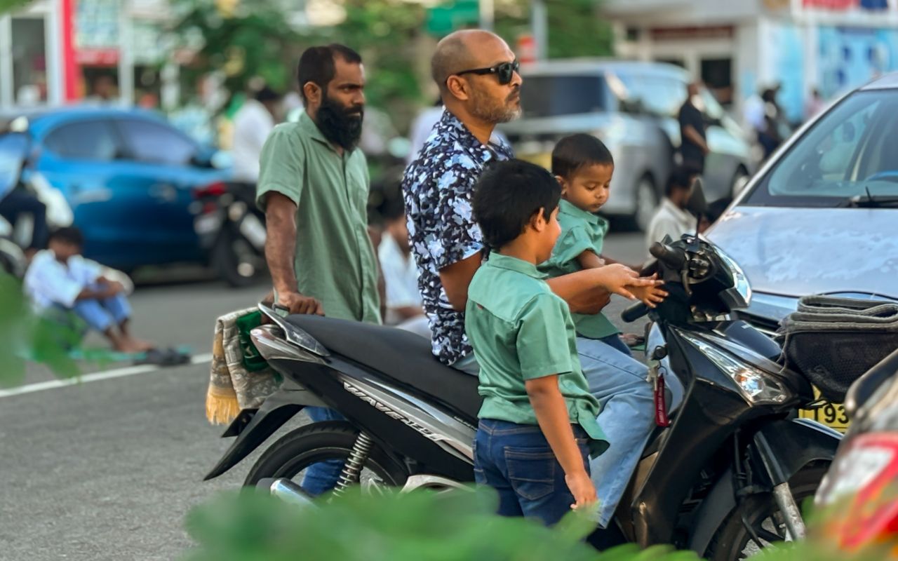 ފިތުރު އީދު ދުވަހުގެ ފެށުން: އީދު ނަމާދު