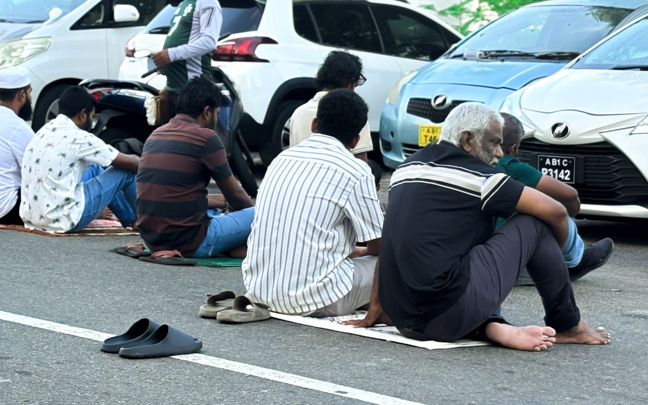 ފިތުރު އީދު ދުވަހުގެ ފެށުން: އީދު ނަމާދު