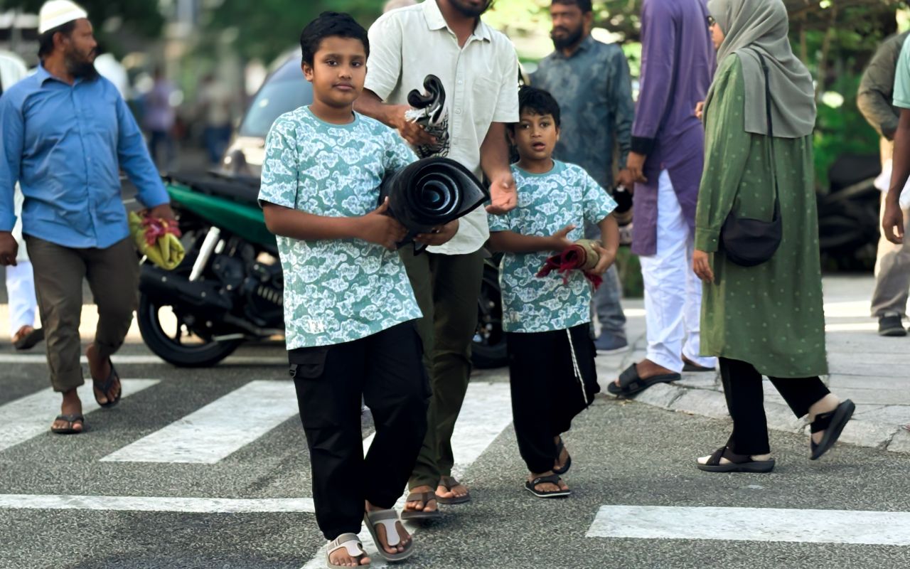 ފިތުރު އީދު ދުވަހުގެ ފެށުން: އީދު ނަމާދު