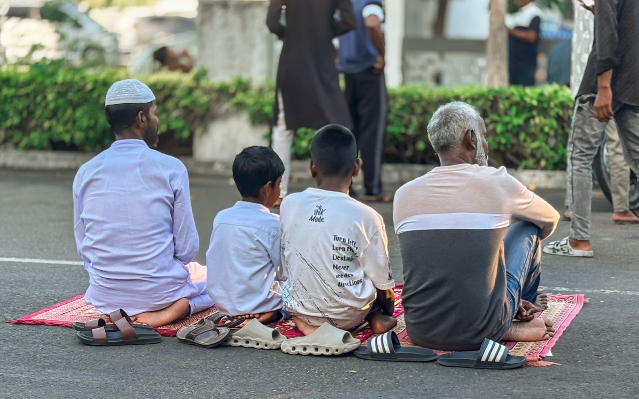 ފިތުރު އީދު ދުވަހުގެ ފެށުން: އީދު ނަމާދު