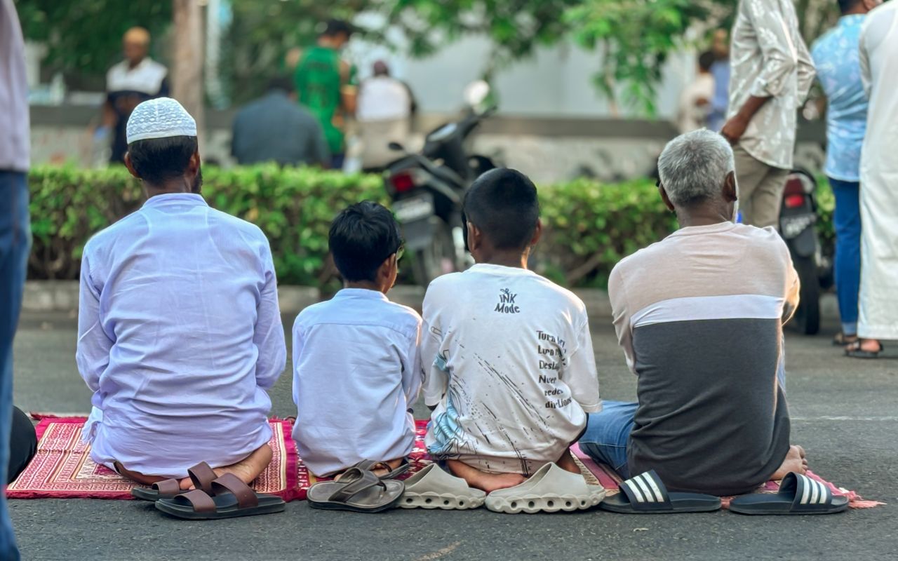 ފިތުރު އީދު ދުވަހުގެ ފެށުން: އީދު ނަމާދު