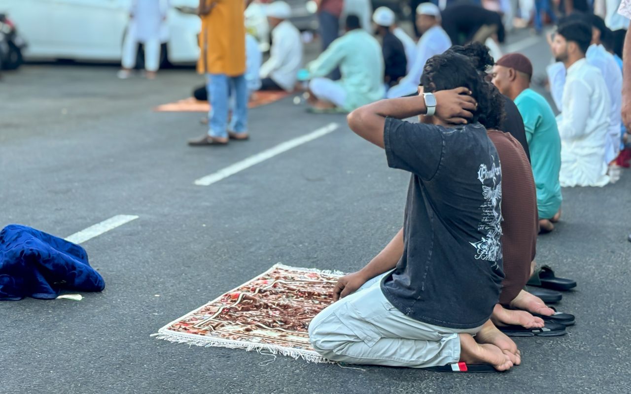 ފިތުރު އީދު ދުވަހުގެ ފެށުން: އީދު ނަމާދު