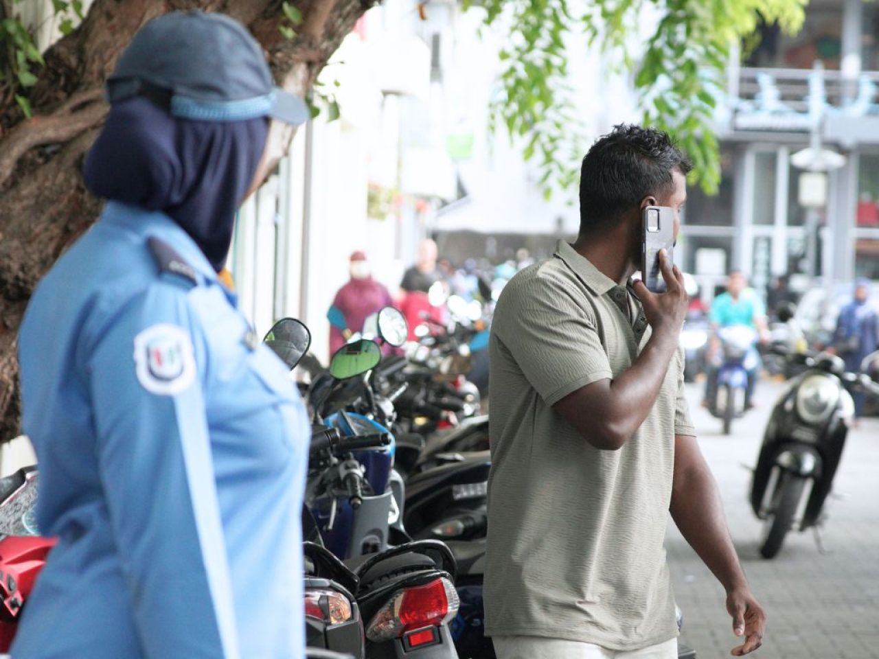 މާލޭގެ މަގުތަކުގައި ފުލުހުން: ޓްރެފިކް ބަލަހައްޓައި މަގުތަކުގެ އަމާންކަން ކަށަވަރުކުރަނީ