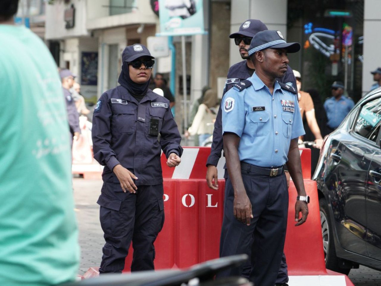 މާލޭގެ މަގުތަކުގައި ފުލުހުން: ޓްރެފިކް ބަލަހައްޓައި މަގުތަކުގެ އަމާންކަން ކަށަވަރުކުރަނީ