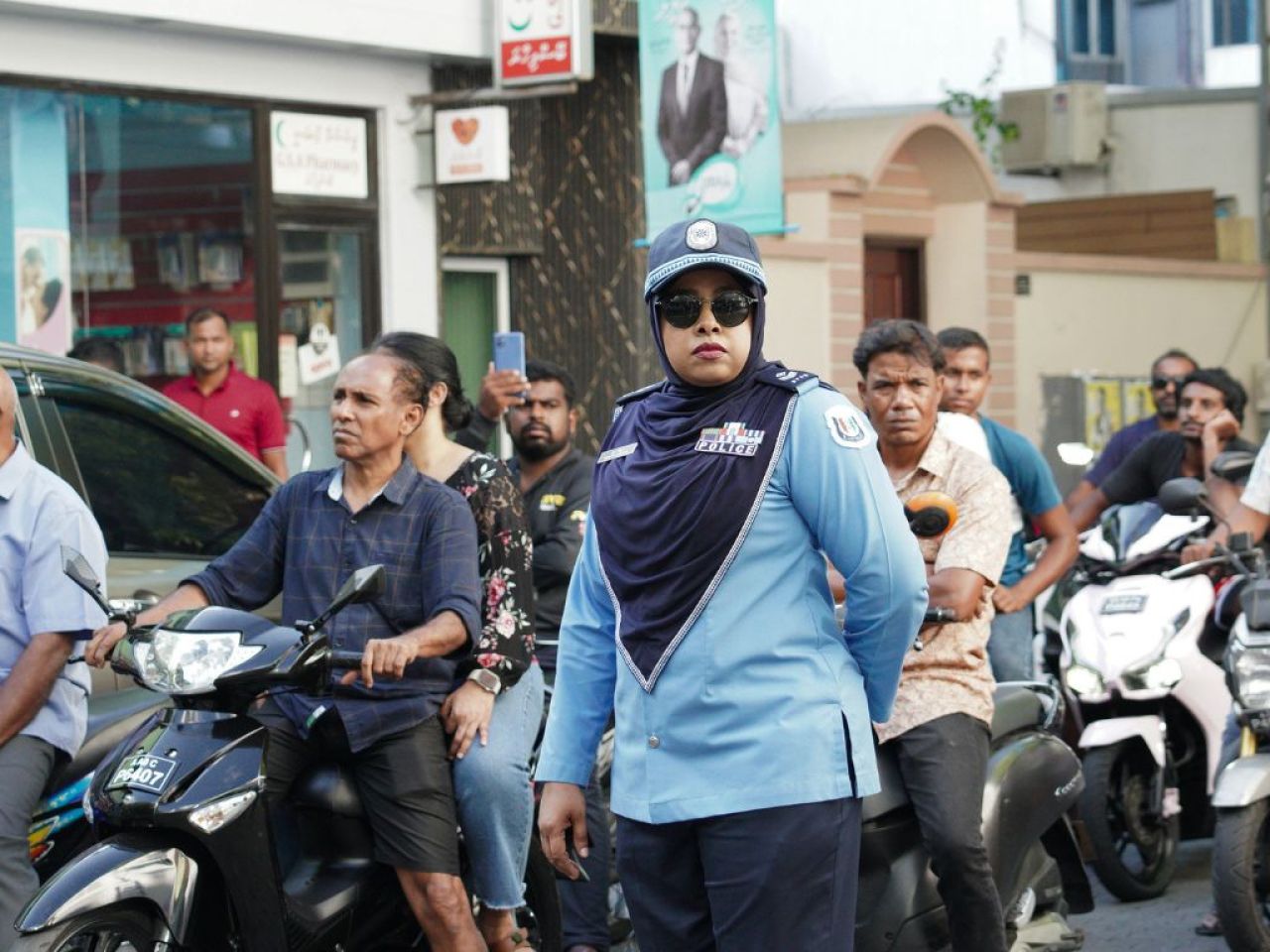 މާލޭގެ މަގުތަކުގައި ފުލުހުން: ޓްރެފިކް ބަލަހައްޓައި މަގުތަކުގެ އަމާންކަން ކަށަވަރުކުރަނީ