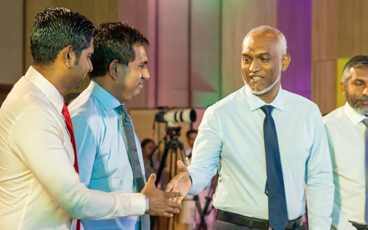 ޔޫތު އެންޓަޕްރަނާސް އެކްސްޕޯ ހުޅުވުން