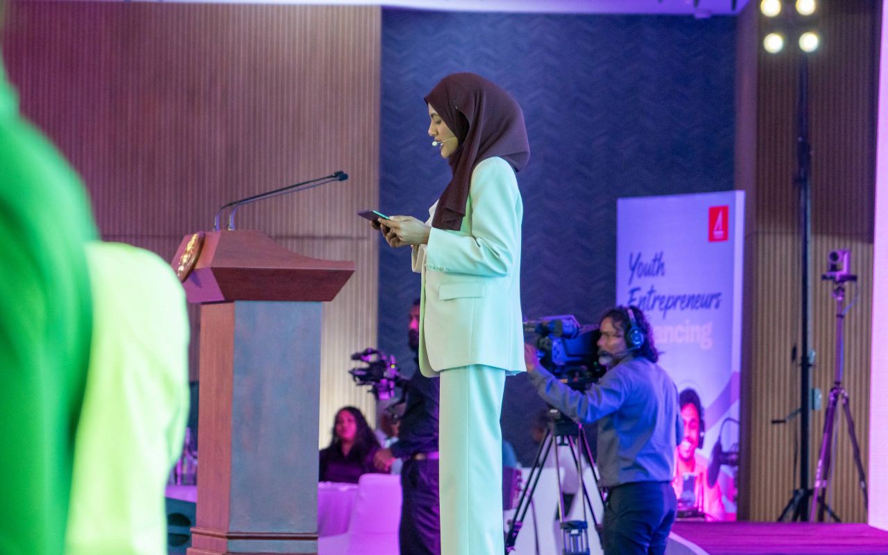 ޔޫތު އެންޓަޕްރަނާސް އެކްސްޕޯ ހުޅުވުން