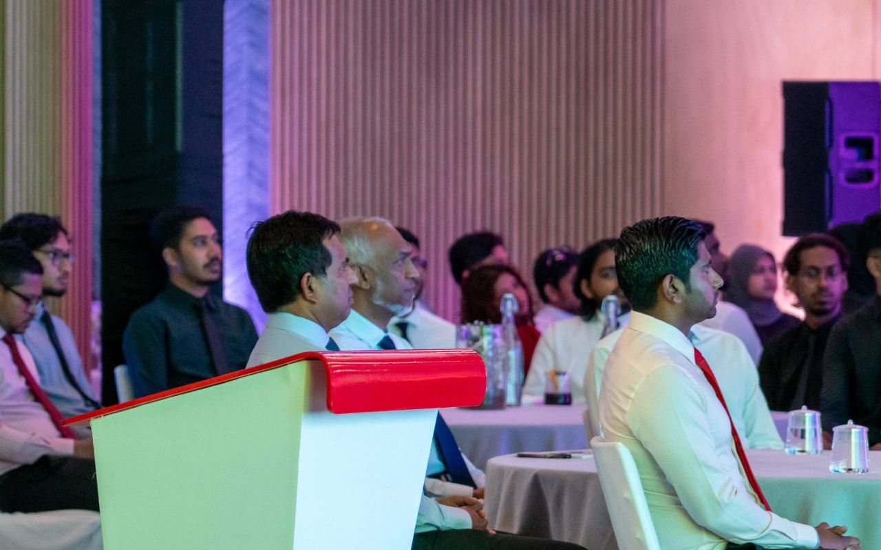 ޔޫތު އެންޓަޕްރަނާސް އެކްސްޕޯ ހުޅުވުން