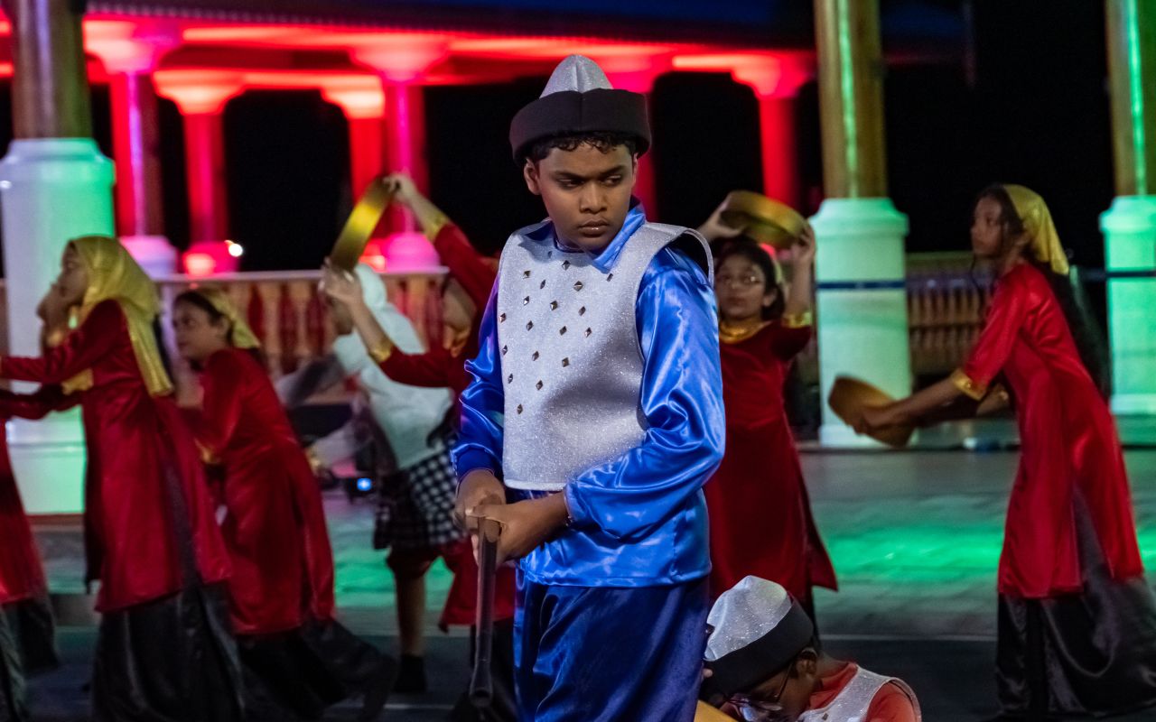 މިނިވަން ދުވަސް: މައިދާނީ ކުޅިވަރުގެ ކުލަގަދަ ހަރަކާތްތައް 