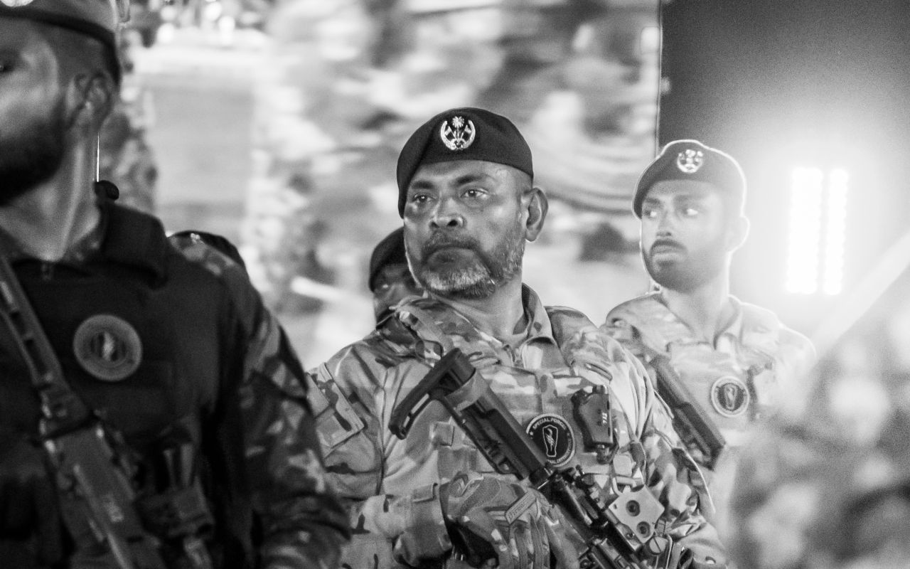 މިނިވަން ދުވަސް: ސިފައިންނާއި، ކެޑޭޓުންގެ ޝަރަފުގެ ހިނގާލުން