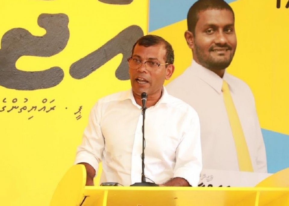 Adeeb gengulhunu 2 phone aa laptop eh alhugandah libunu: Nasheed