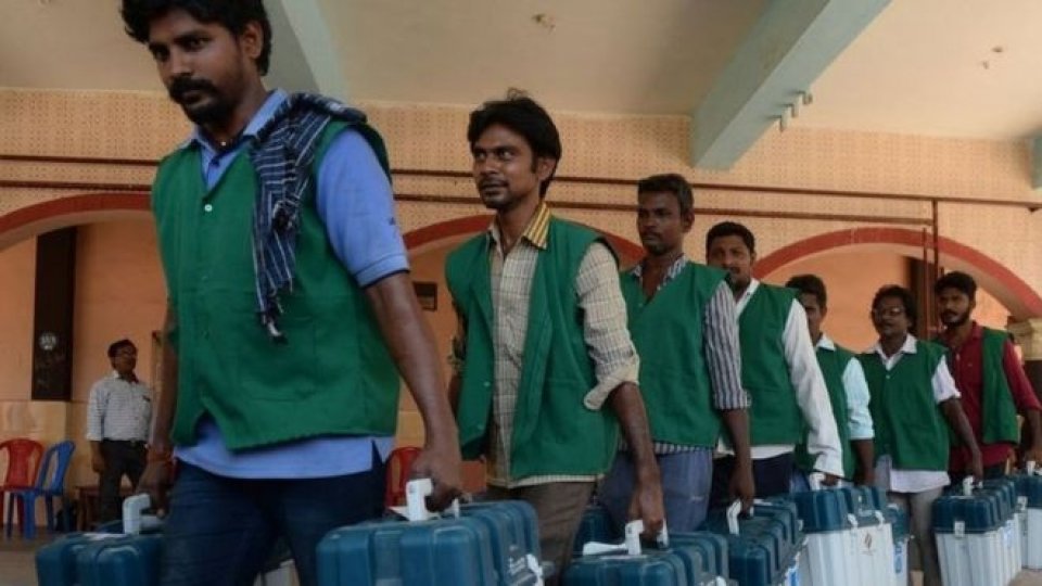 India ge inthihaabee officialaku maraalaifi