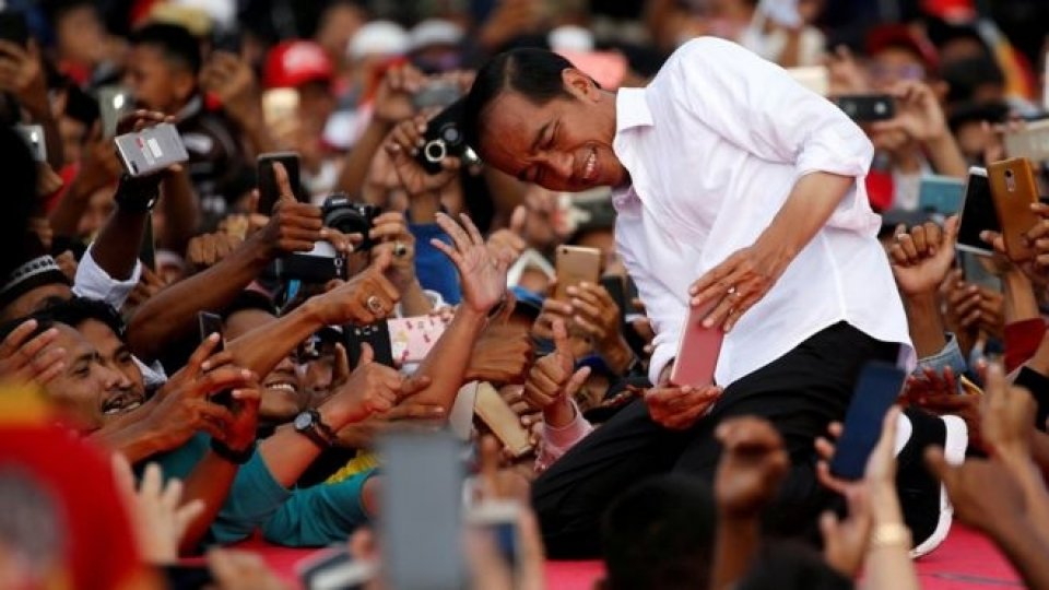 Indonesia ge riyasathu aneikaves Widodo ah 