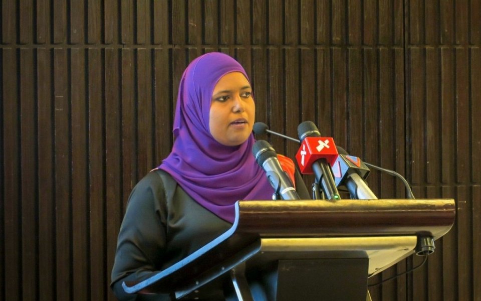 Anhenun baaruveri bayakah nuvanee gaanoonu nethigeneh noon: Shidhatha