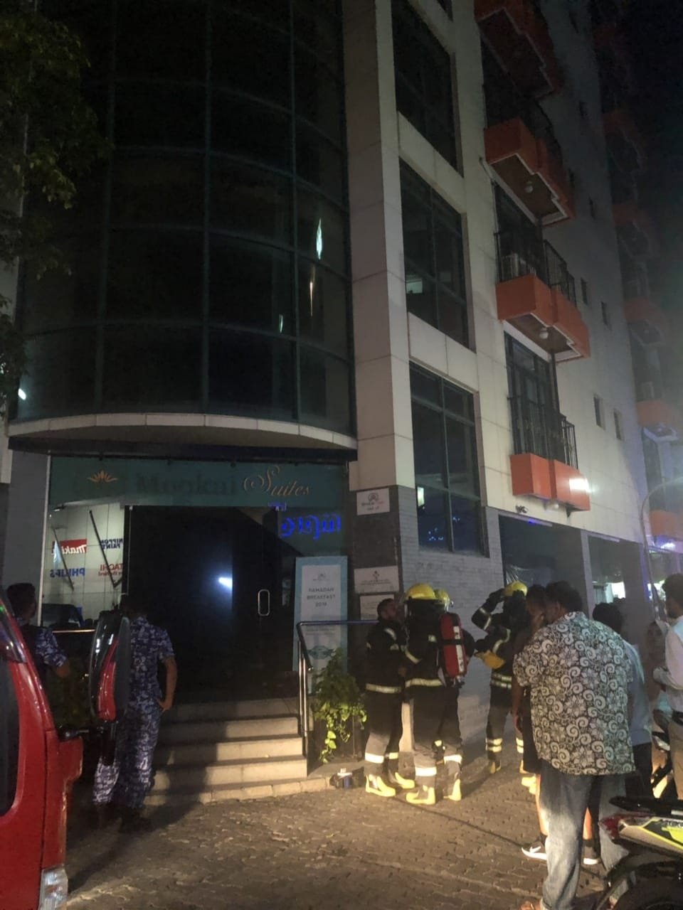 Cable thakehgai roave Mookai Suits ge hurihaa floor ehge light thakun dhun nukunnanee