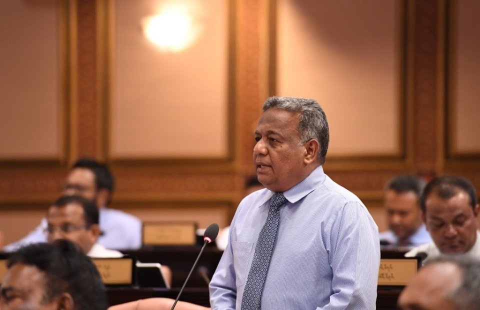 Riyaasee bayaanuge javaabu: Raees Yameen minivan kurumah govaalaifi!