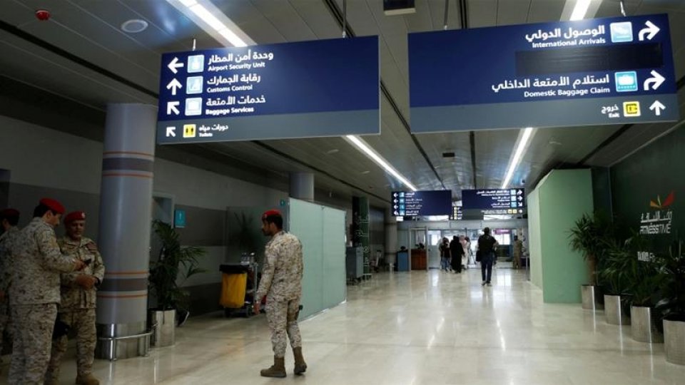 Saudige airportakah Houthin hamaladhee ekaku maraalaifi 
