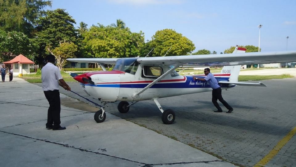 Gan in pilot kan furihama nuvi dharivarunnah beyrun kiyevumuge furusathu dhenee