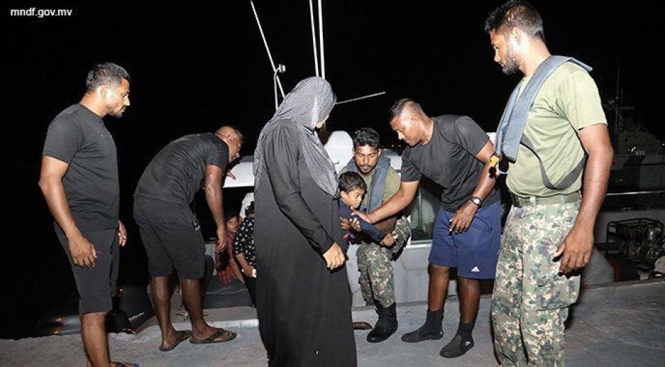 16 myhunnaeku dhathurukuramun dhiya dhoanyeh dhiya vegen Coast Guard in ehee vejje 