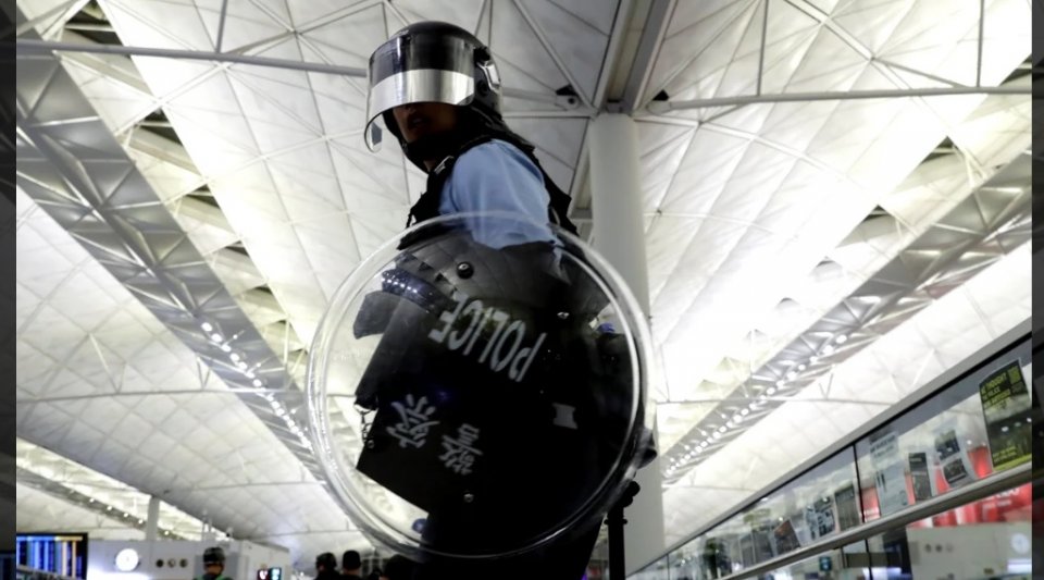HongKong Airport inn biruveri manzaru thakeh 