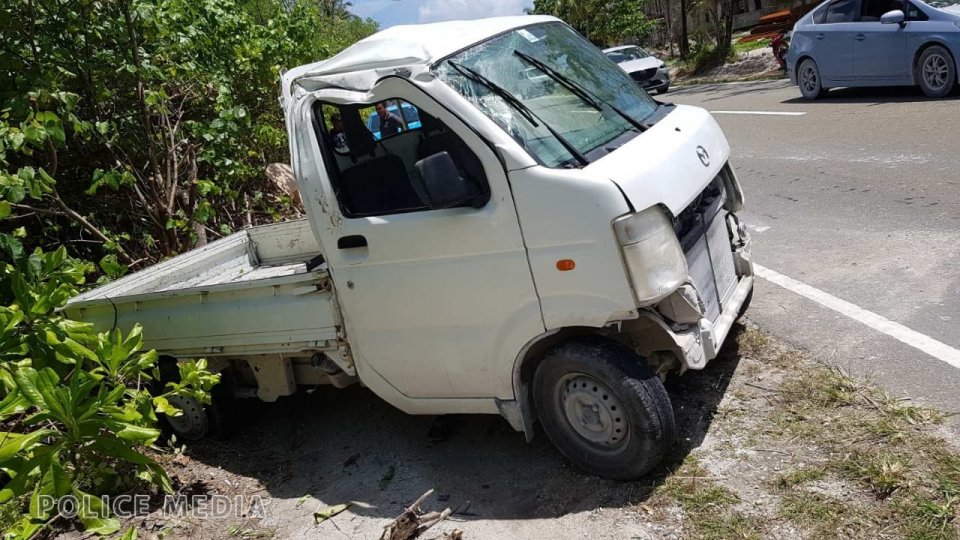 Addu link road gai accident e ve 5 meehaka aniyaa vehjje