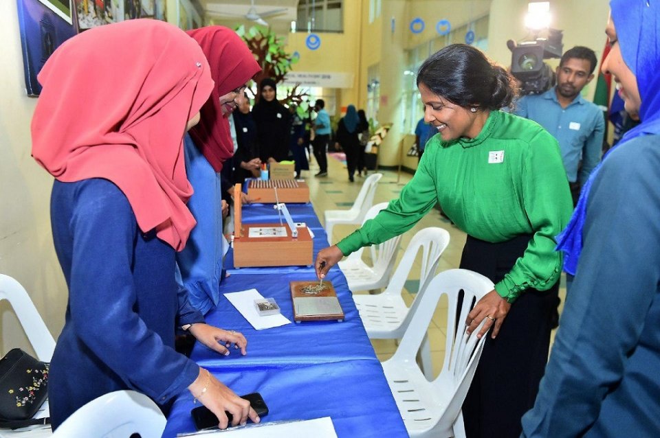 Dhuniyeyge nafsaanee dhulhaheyo kamuge dhuvahuge harakaiy first lady ballavaalavvaifi