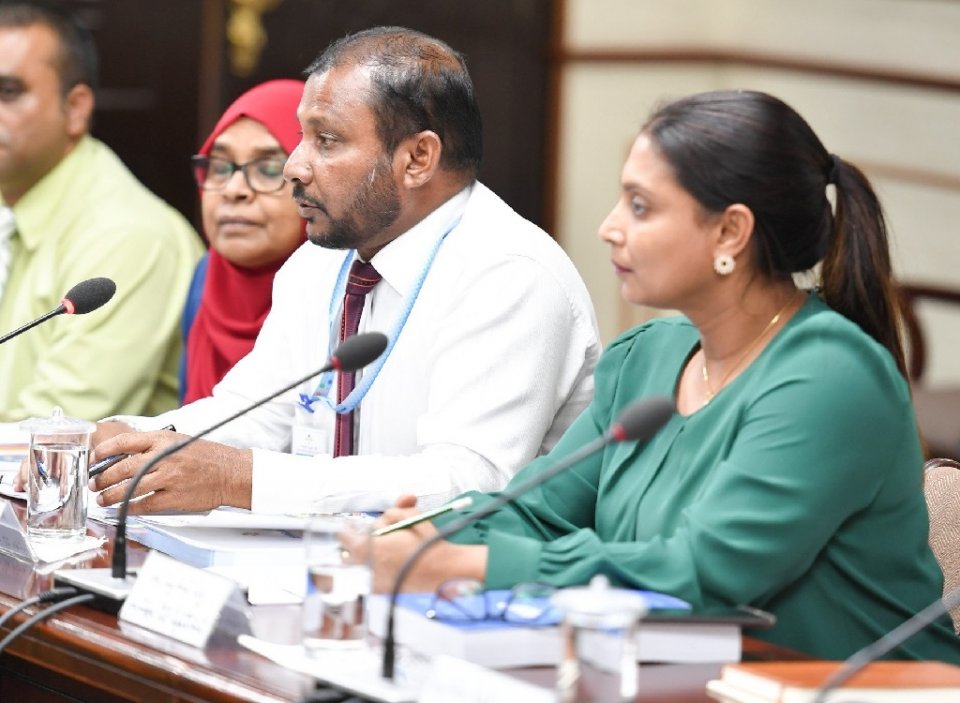 Mi aharuge kiyevun nimmaafai dharuvarun nukunnnaanee foiy list aa ekkoh: Riyaz