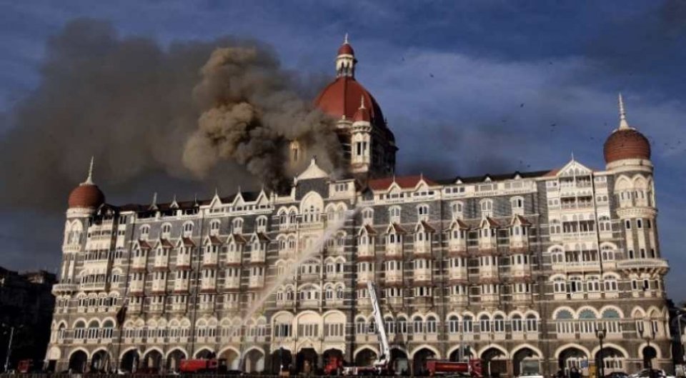 11 aharu fas: India sissuvali Mumabi Terrorit hamala