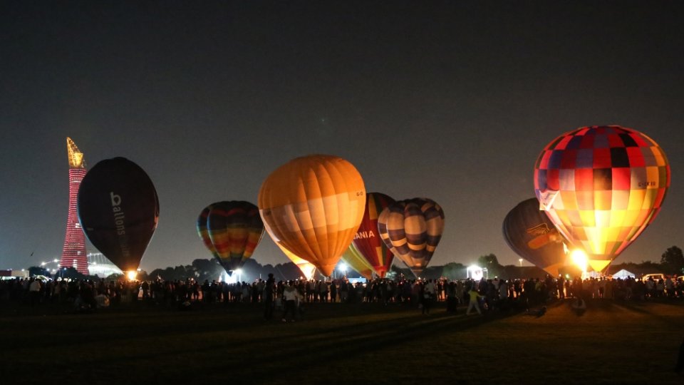 Kulakulaige HotAir Balloon thakun Qataruge faza dhillalaifi