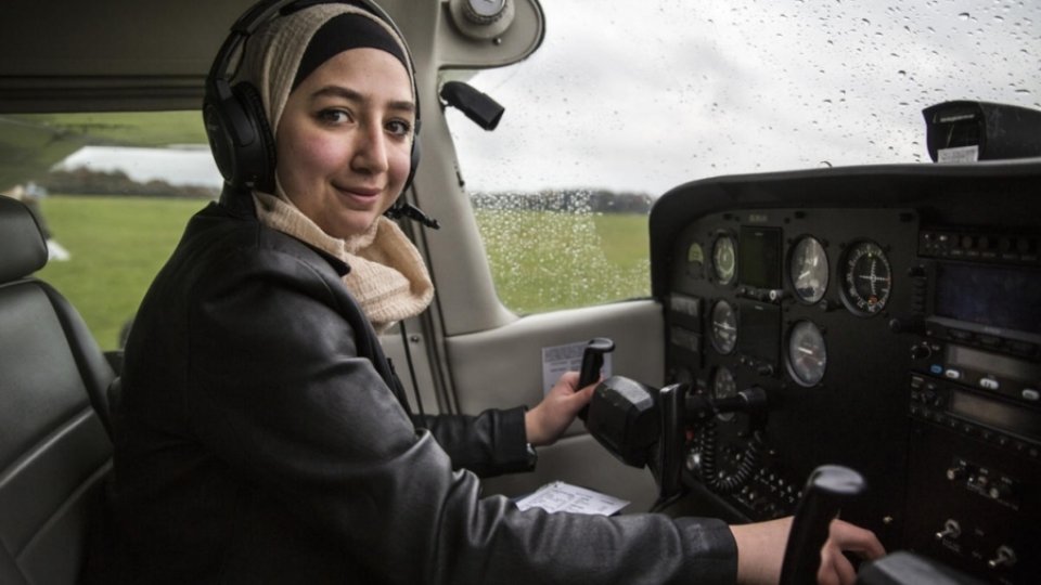Syria ge furathama refugee anhen pilot: Maya