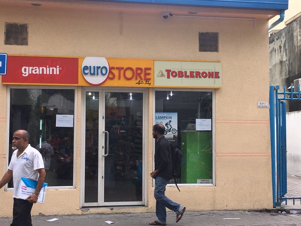 Euro store ge gudhaneh falhaalai cigarette aai redbull vagah nagaifi