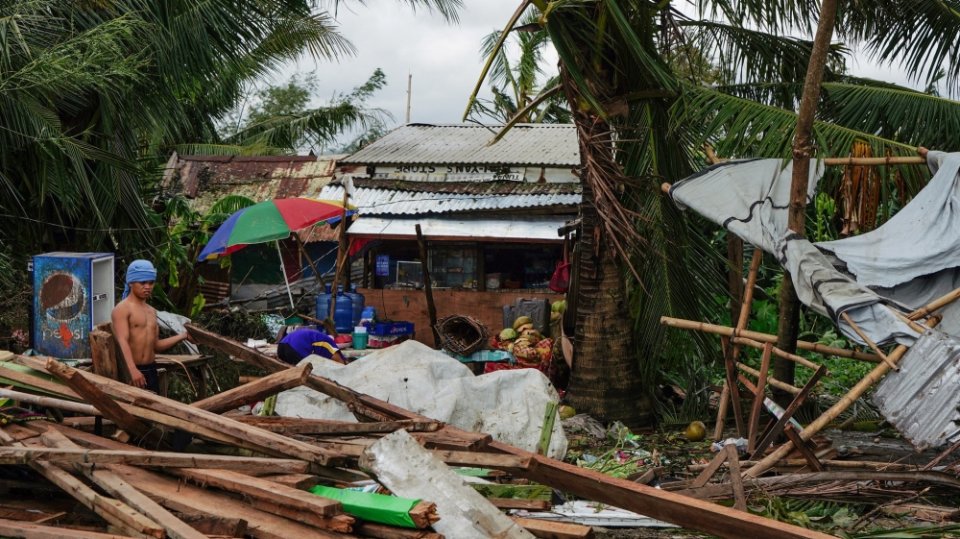 Typhoon Phanfone gai maruvi meehunge adhadhu ithuruvanee