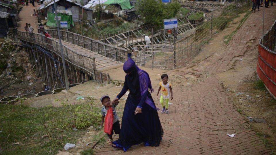 Rohingya refugeen camp ah gendhan UN inn Bangladesh ah govaalaifi 