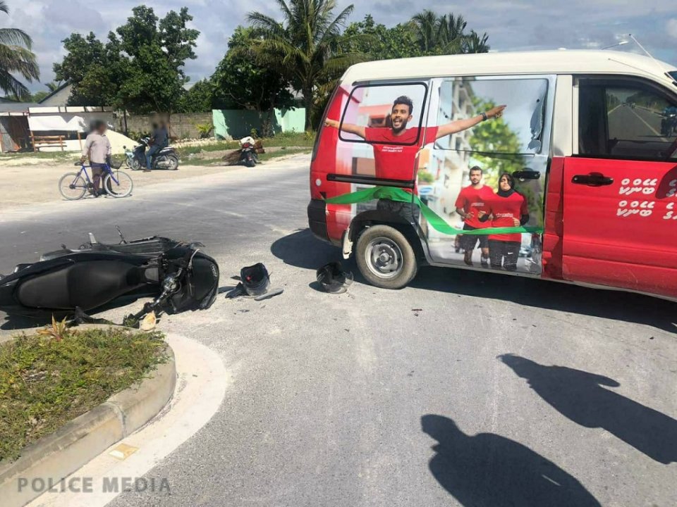 Laamu Link road gai accident eh hingaa 2 meehakah aniyaavejje