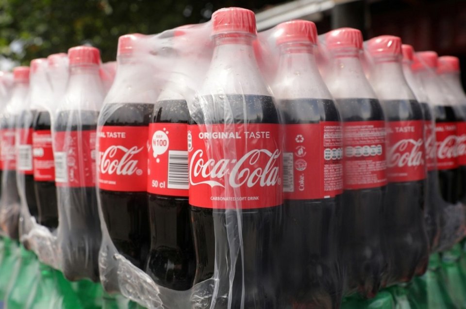 Customerunn adhives beynun vanee plastic fulhi: Coca-Cola