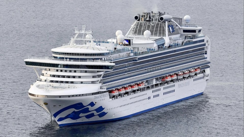 Coronavirus: Cruise-liner inn ithuru 41 meehaku positive vejje