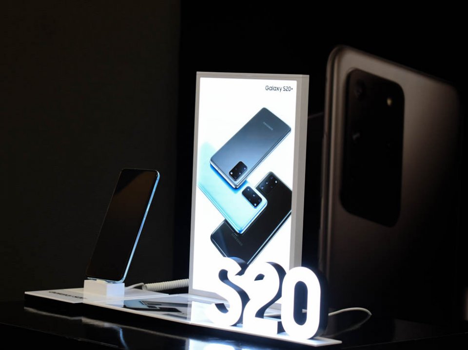 Dhiraagun samsung galaxy ehnme fahuge phone preoderah hulhuvaalafi