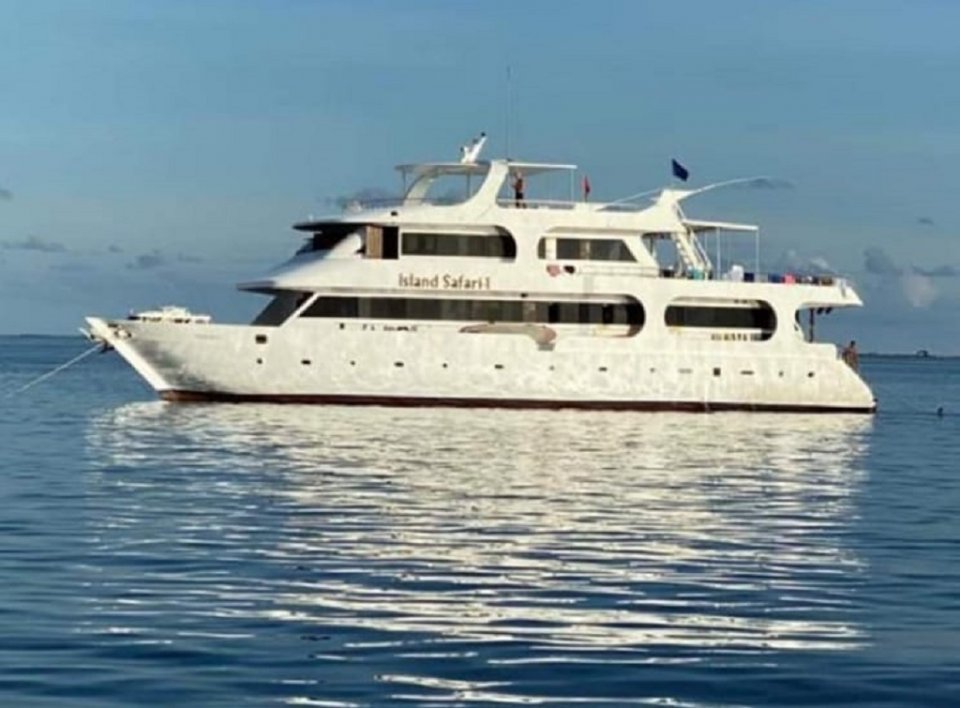 My sky yatch quarantine gai, Island Safari monitoring ge haalathugai