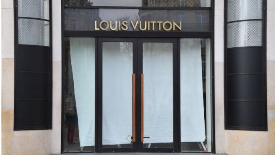 Louis Vuitton  vess hand sanitiser ufedhuma dhimalah  