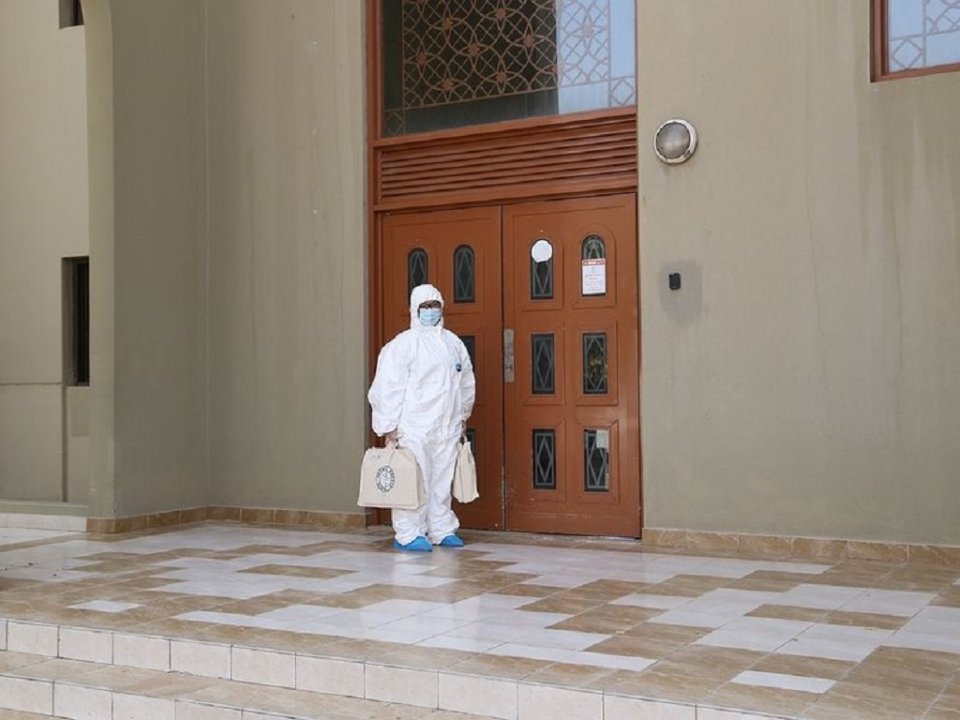 COVID-19: Hazmat suit gai Dubai teacherun foth bahan nikumejje