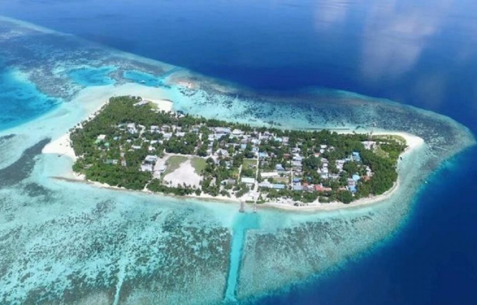 Dingee ehgai AA.Himandhoo in furan ulhunu 3 meehaku hayyaru koffi