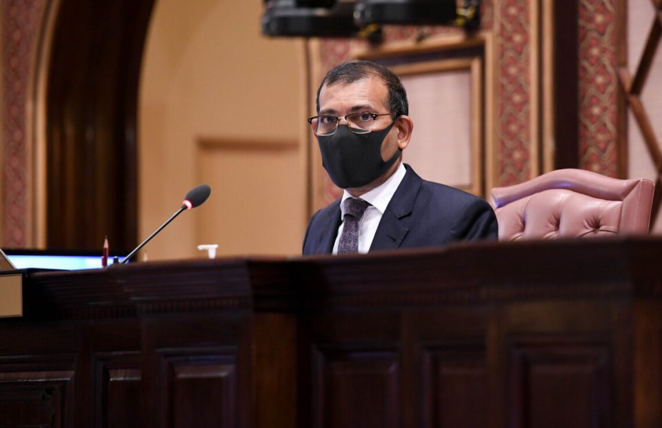 Majlis aky mas kakkaa thaneh noon, Gaanoonu hadhaa thaneh: Nasheed