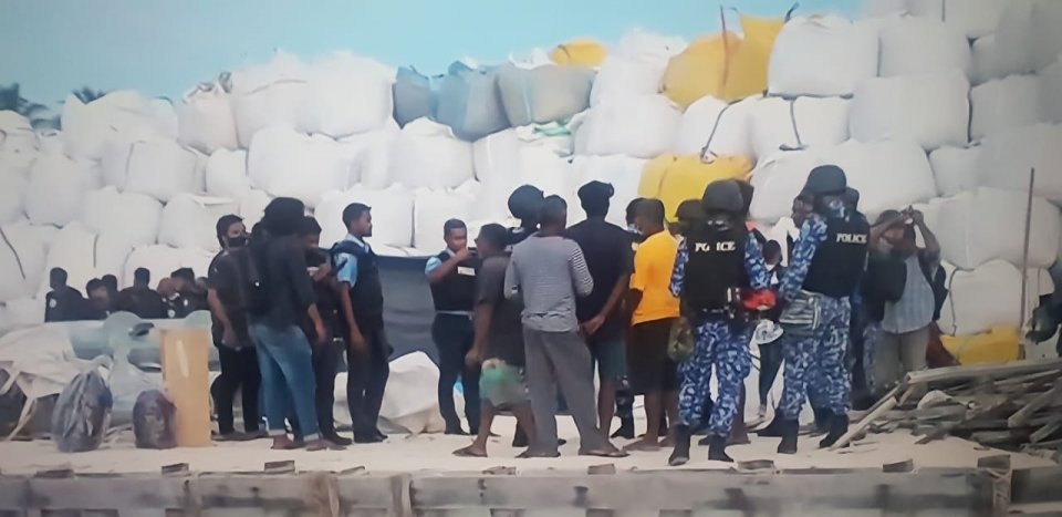BREAKING: Bodufinolhu hamanujehun: Fuluhun rashah araa raheenu koffaivaa 12 Dhivehin salaamai koffi