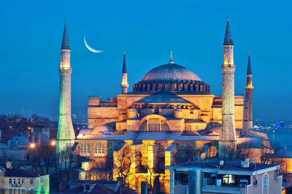 Thareekhee binaa Hagia Sophia alun anbura miskithakah 