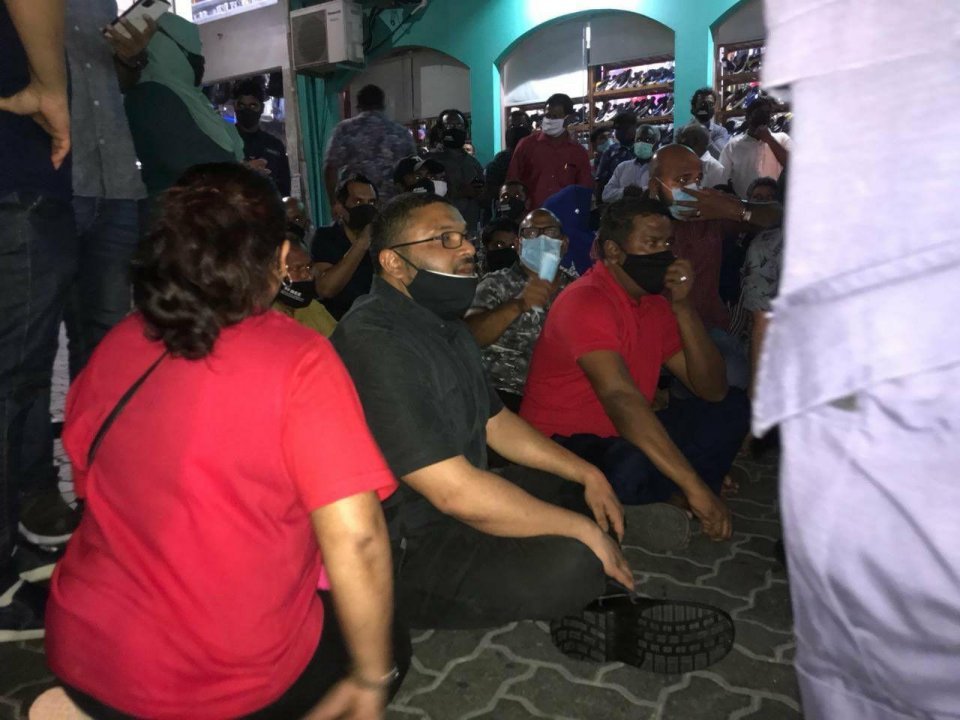Maldives Police urge social distancing, masks while protesting