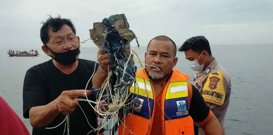 Indonesia flight: Pilot aai controllerun ge gulhun kudavi kamu ge thuhumathu