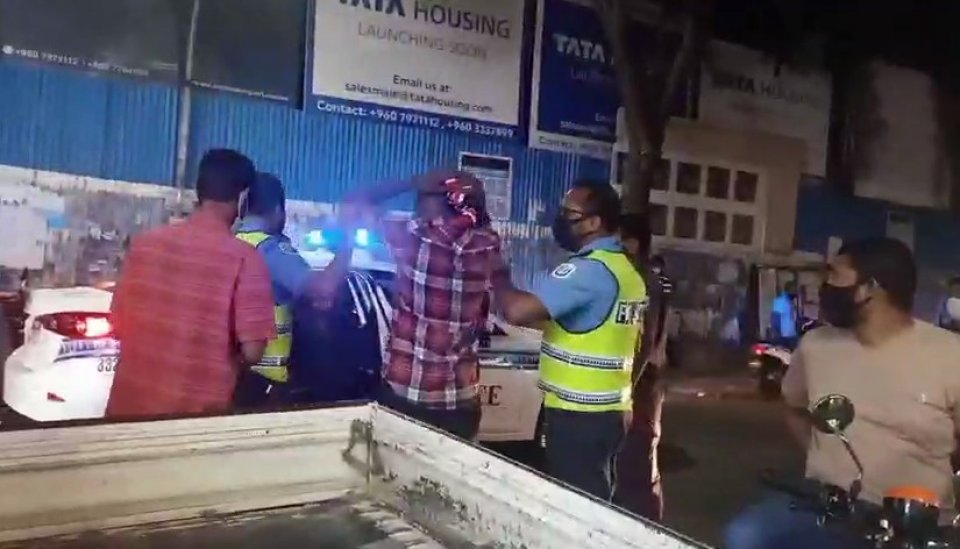 Rey hingi maaraamaareege therein aniyaavi ekaku ICU gai