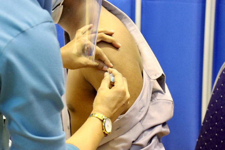 Anekkaaves Male' gai Covid vaccineg furathama dose jahan fashanee